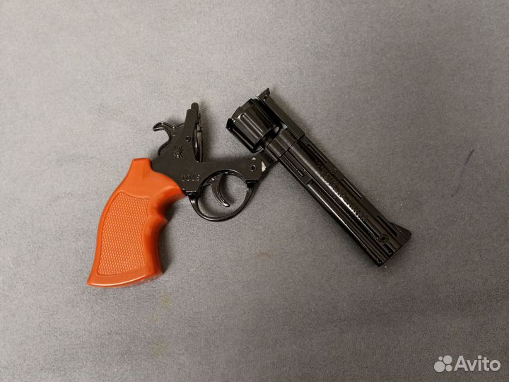 Револьвер на пистонах