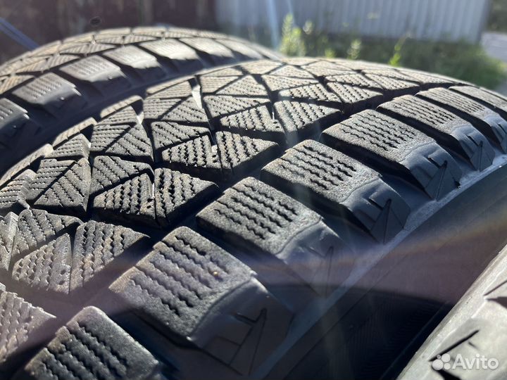 Bridgestone Blizzak DM-V2 235/55 R20 102T