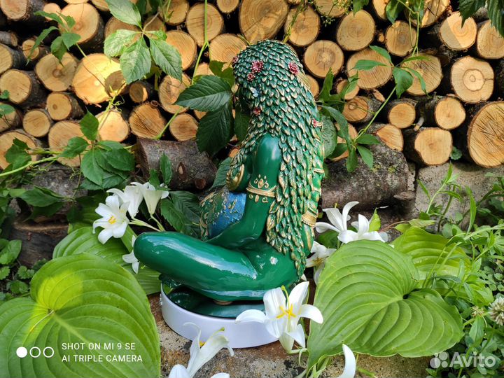 Гея зелёная статуэтка