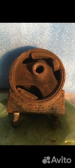 Подушка двигателя или кпп kia rio 1