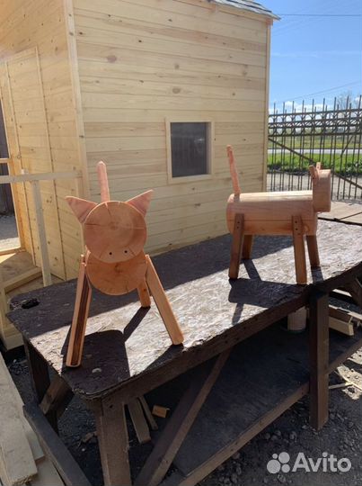 Скамейка. Стол. Клумба