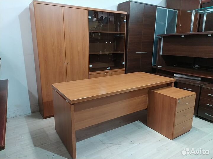 Кабинет руководителя (4 предмета) б/у swing-180