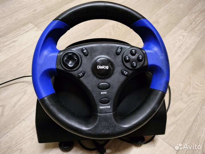 Игровой руль с педалями