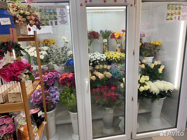 Готовый бизнес цветочный магазин и кофе с собой