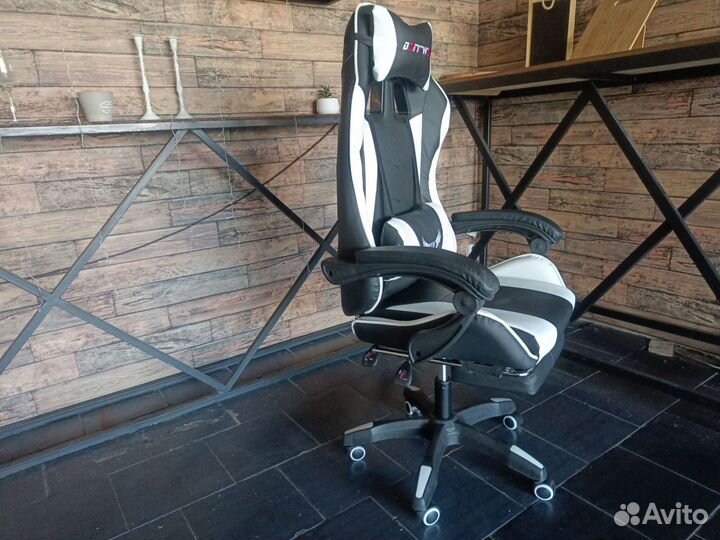 Компьютерное кресло с подножкой