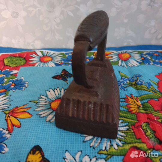 Утюг чугунный старинный -1