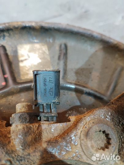 Кулак поворотный передний Volkswagen Tiguan 5N1