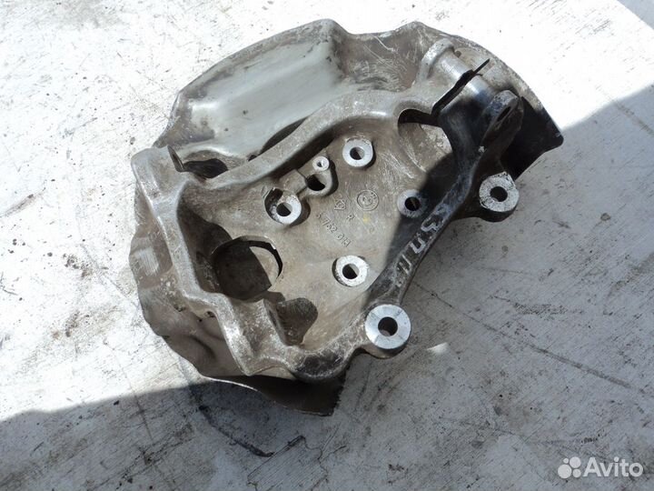 Кулак поворотный передний правый BMW E63 E 63