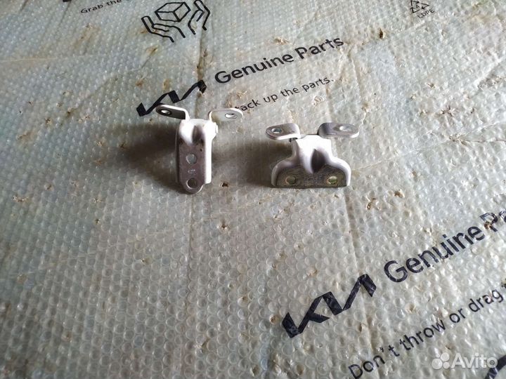 Петли задней правой двери Kia Rio 4 FB Оригинал