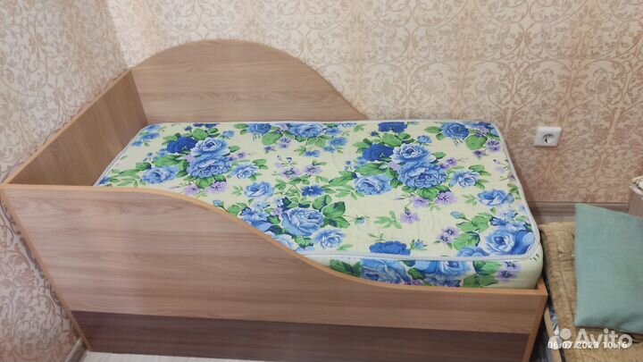 Детская кровать с матрасом
