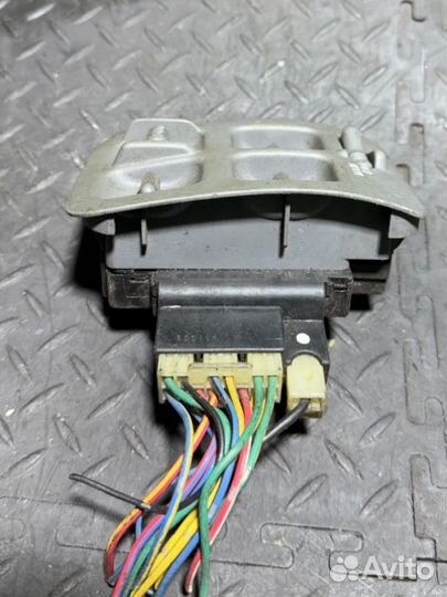 Кнопка стеклоподъемника передняя левая Honda Cr-V