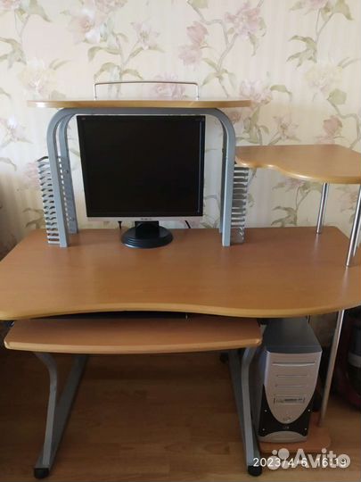 Компьютерный стол