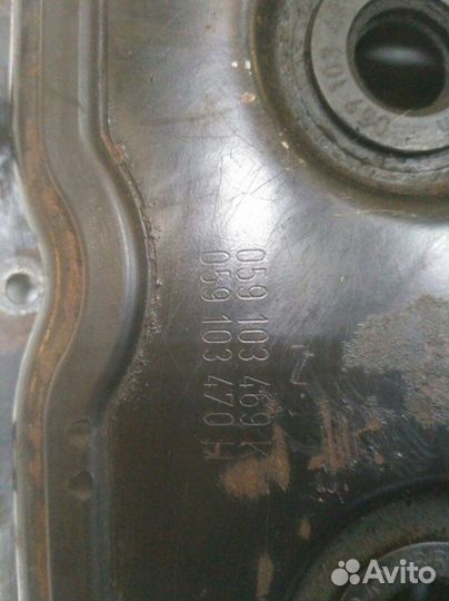 Клапанная крышка левая Volkswagen Passat B5 2.5