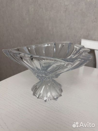 Ваза для фруктов на ножке