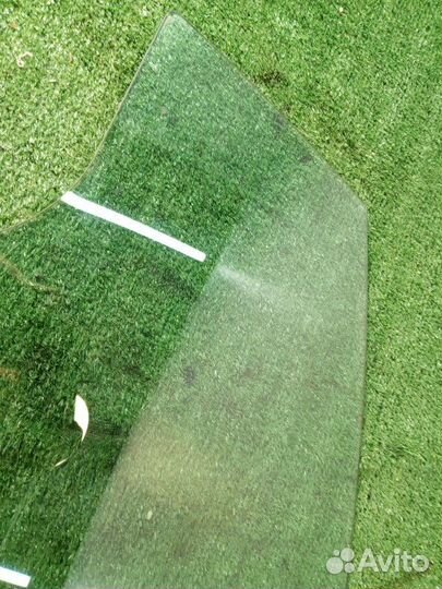 Стекло двери переднее левое Ford Fiesta седан iqje