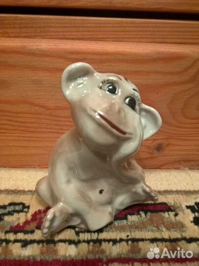 Фарфоровая обезьянка