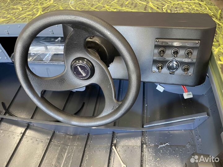 Рулевая консоль на лодку