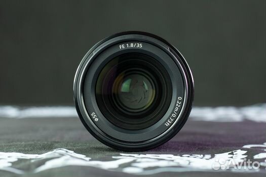 Объектив Sony FE 35mm F/1.8