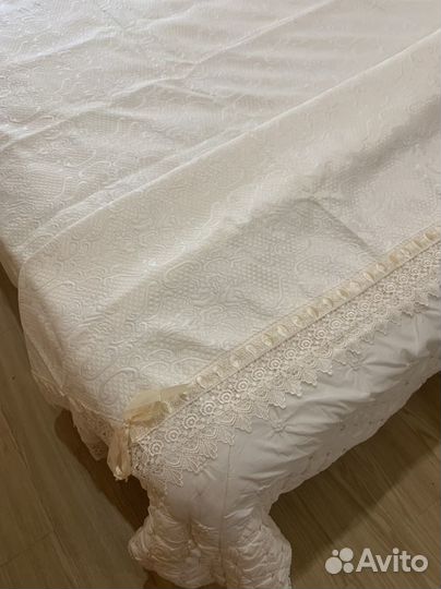 Покрывало на кровать новое