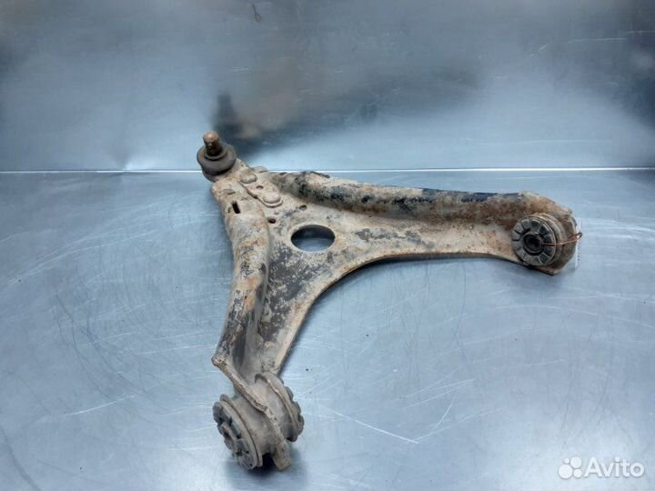 Рычаг передний нижний