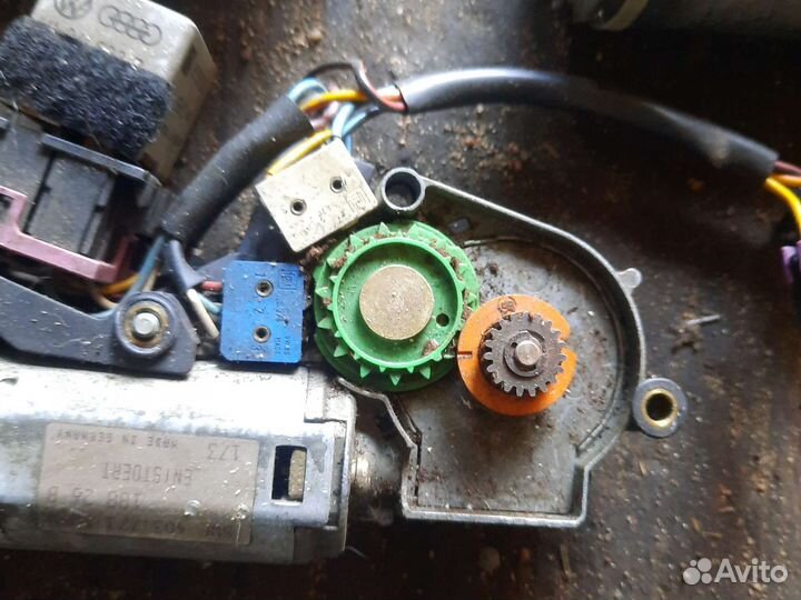 Моторчик люка ауди 100 с4