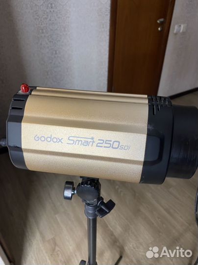 Импульсный источник света, студийный