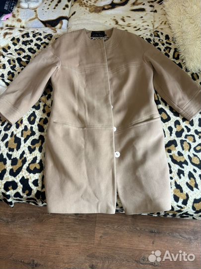 Отдам бесплатно женские вещи 44