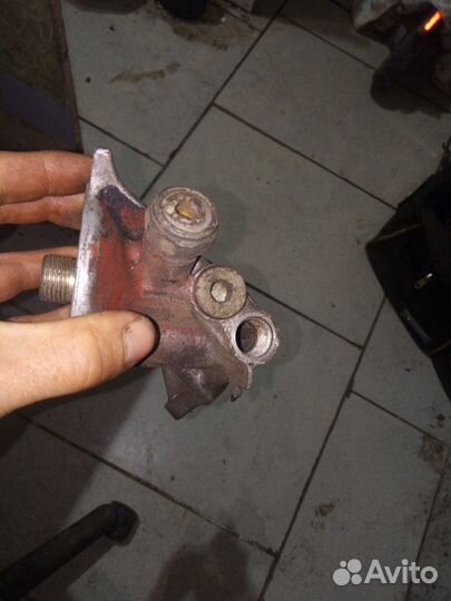 Кронштейн масляного фильтра Toyota Celsior UCF31