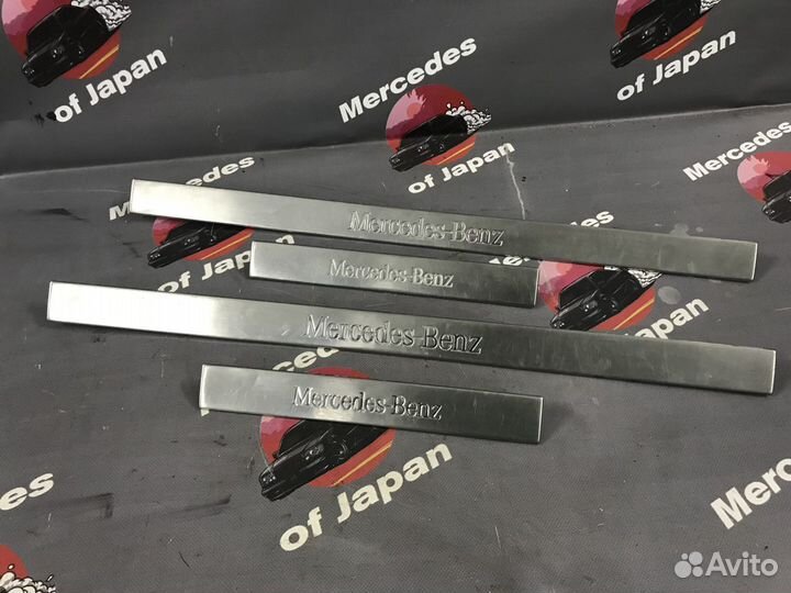 Декоративные хром накладки на пороги салона w163