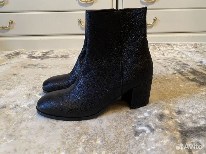 Кожаные черные ботильоны