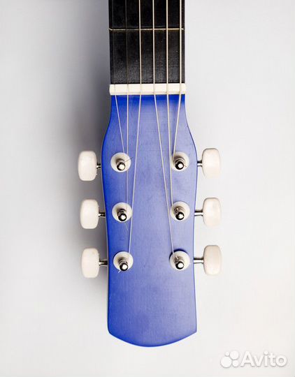 Акустическая гитара с вырезом