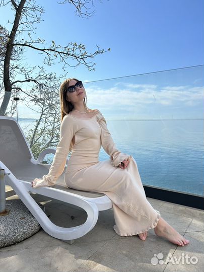 Платье вязаное длинное с открытой спиной