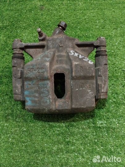 Суппорт передний правый Toyota Mark Ii Qualis