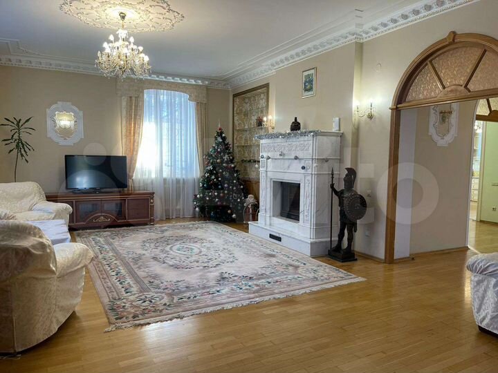 8-к. дом, 890 м²