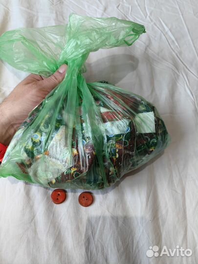 Отрезы ткани, лоскуты, пуговицы