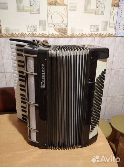 Баяны, аккордеоны