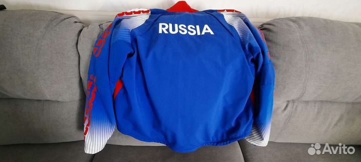 Продам спортивный костюм