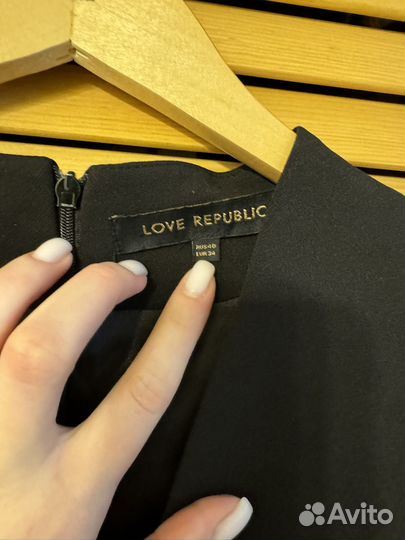 Платье Love republic с вырезом