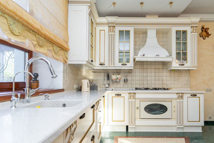 Коттедж 399,6 м² на участке 12,2 сот.