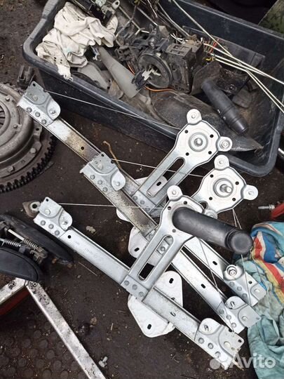 Renault logan 2010г стекло подъемники