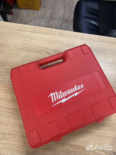 Шуруповерт milwaukee