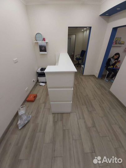 Стойка ресепшн, новая