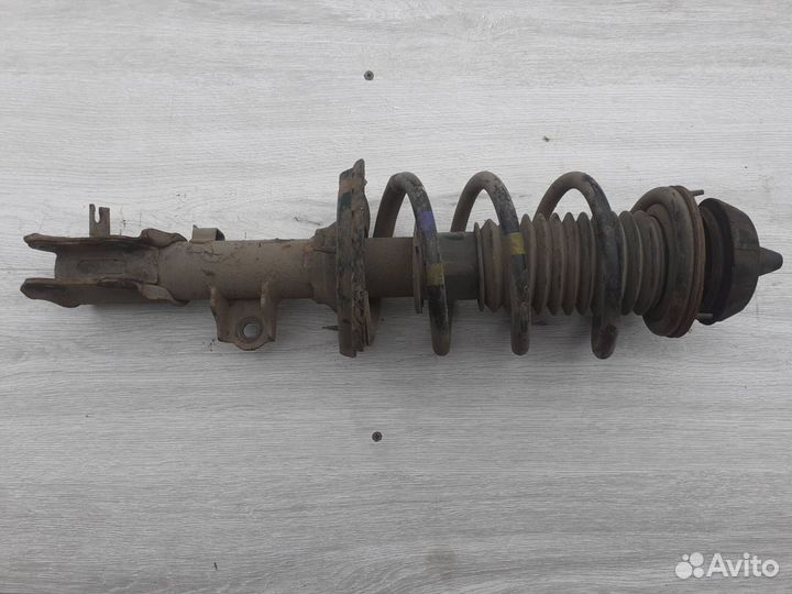 Стойка передняя правая Hyundai Solaris / Rio 3