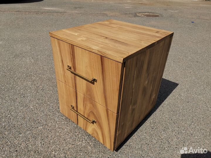 В наличии тумба из щита сосны с фасадами из слэба