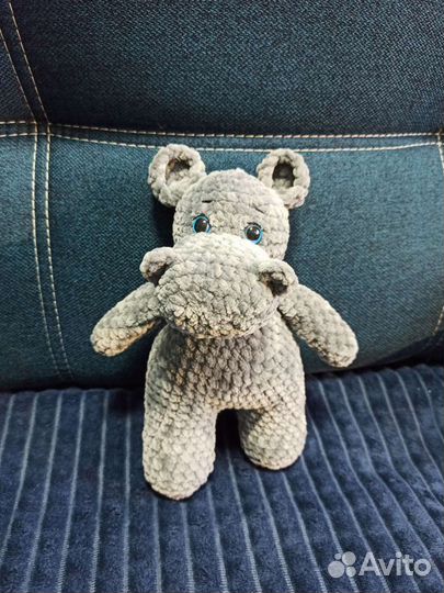 Бегемотик из плюшевой пряжи