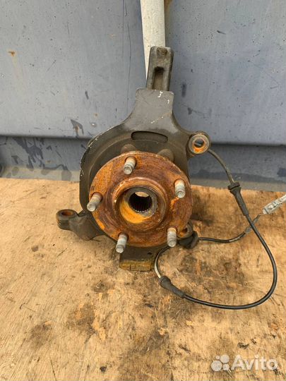 Кулак поворотный Nissan Teana J31 передний правый