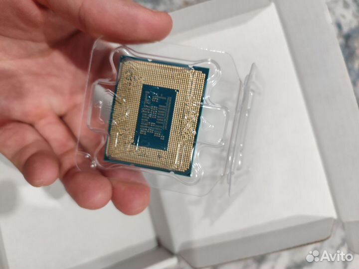 Процессор i3-12100f игровой