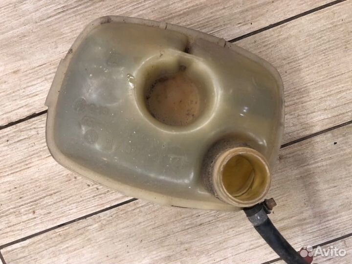 Бачок расширительный Volkswagen Golf 2 хетчбек 1.8