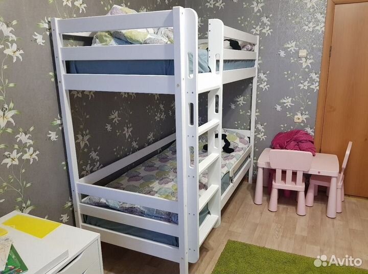 Детская двухъярусная кровать