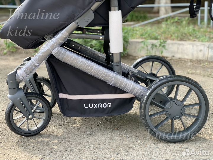Прогулочная коляска с большими колесами